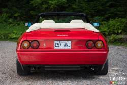 Vue arrière de la Ferrari Mondial T 1989