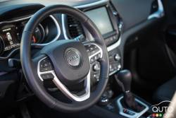 2016 Jeep Cherokee Trailhawk steering wheel