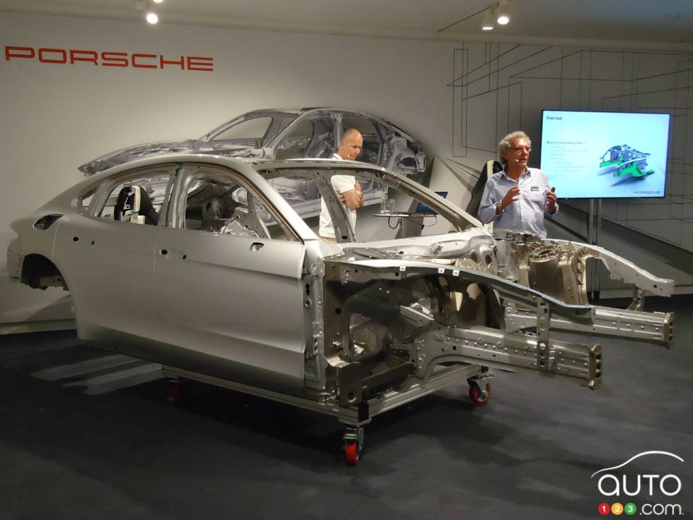 2017 Porsche Panamera Turbo details