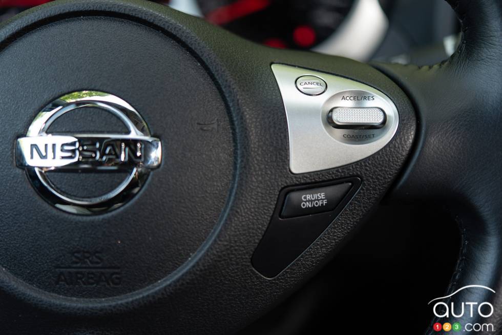 Commande pour le r√©gulateur de vitesse sur le volant