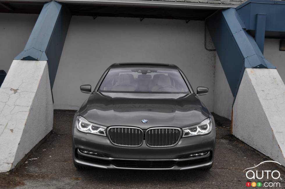 2016 BMW 750Li xDrive front view