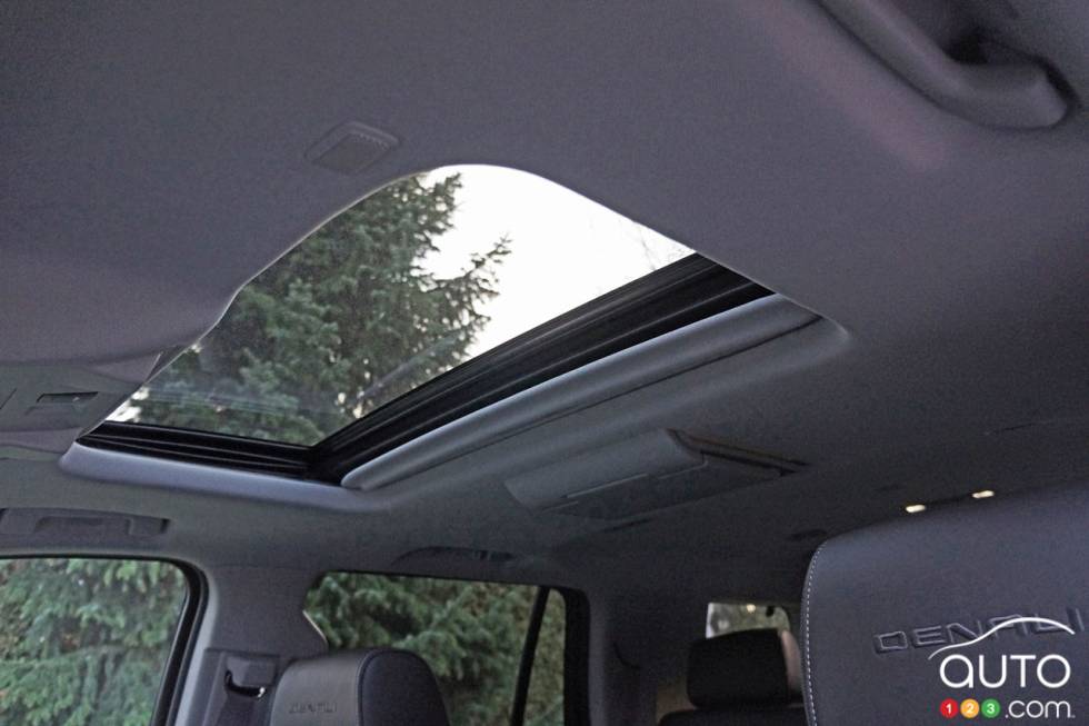 2016 GMC Yukon Denali sunroof