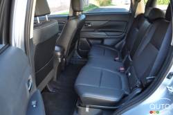2016 Mitsubishi Outlander ES AWD rear seats