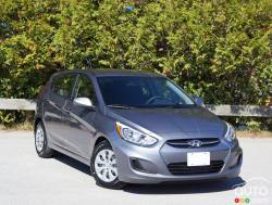 2016 Hyundai Accent front 3/4 view