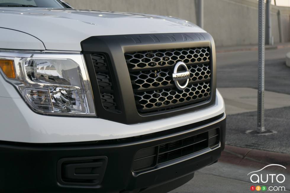 2017 Nissan TITAN XD Single Cab front grille