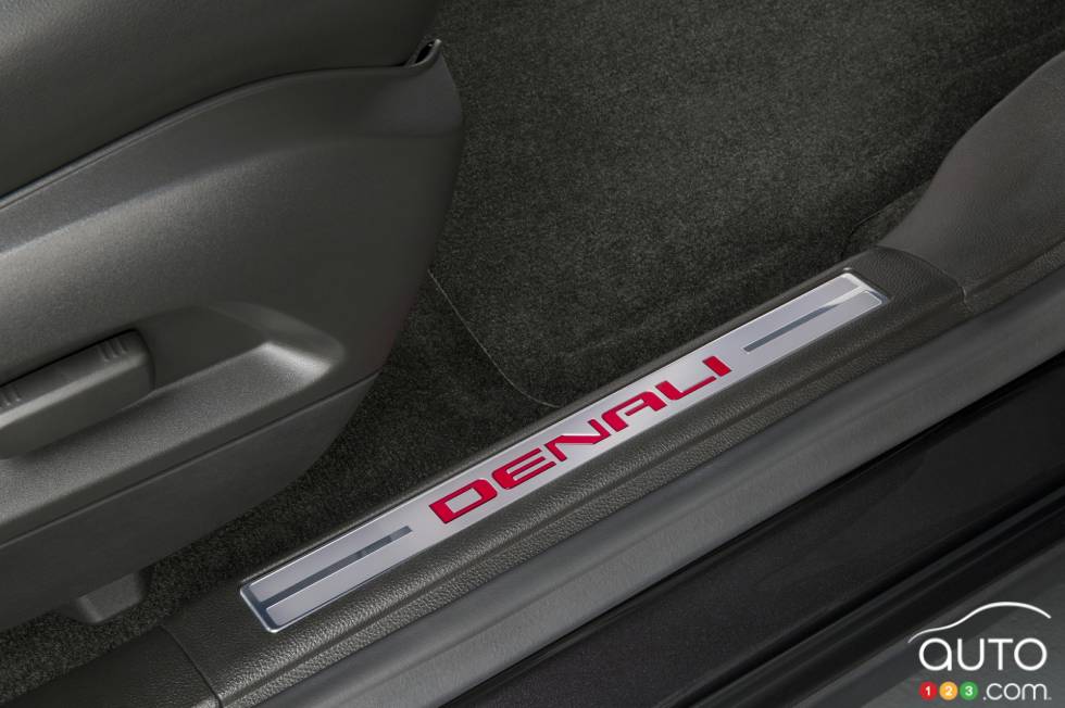 2016 GMC Terrain Denali door sill