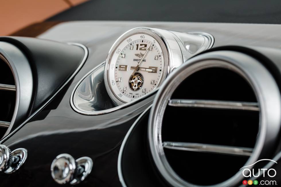 2016 Bentley Bentayga interior details
