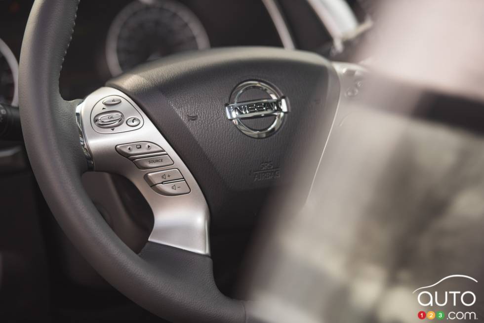 Boutons de contrôle de la radio et téléphone