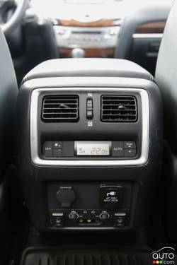 rear passengers climate and entertainment controls