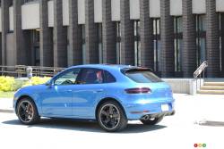 Side view of the Macan Turbo