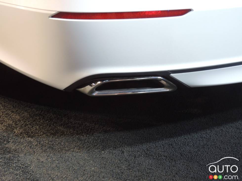 Exhaust pipe
