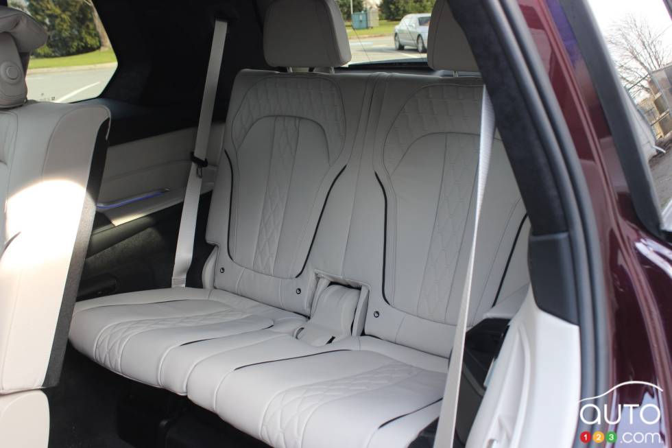 We drive the 2020 BMW X7 M50i