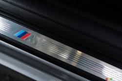 Garnissage des seuils de la BMW 228i xDrive Cabriolet 2015