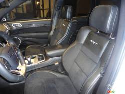 Front seats with SRT logo