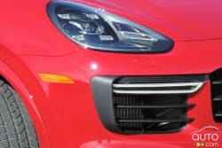 Front headlight of the Cayenne