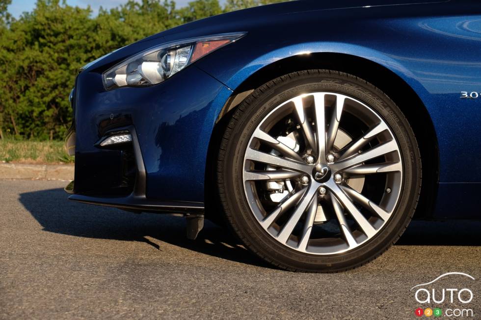 Nous conduisons l'Infiniti Q50 2020
