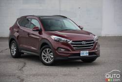 2016 Hyundai Tucson front 3/4 view