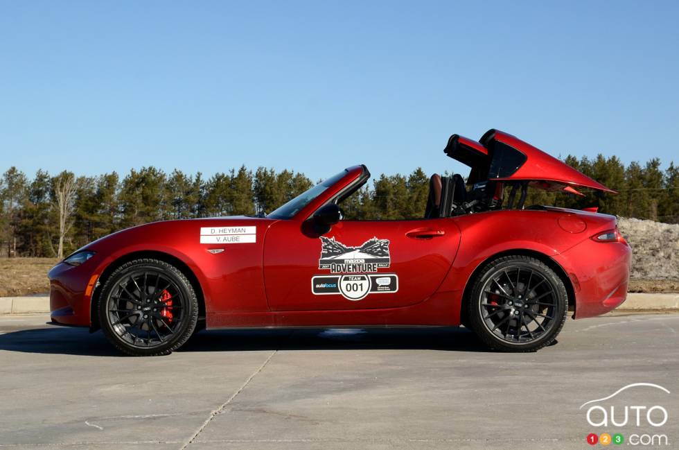 Vue de profil avec le toit ouvert