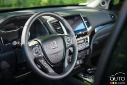 2016 Honda Pilot Touring steering wheel