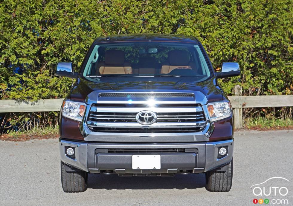 Vue de face du Toyota Tundra 4X4 CrewMax 1794 edition 2016