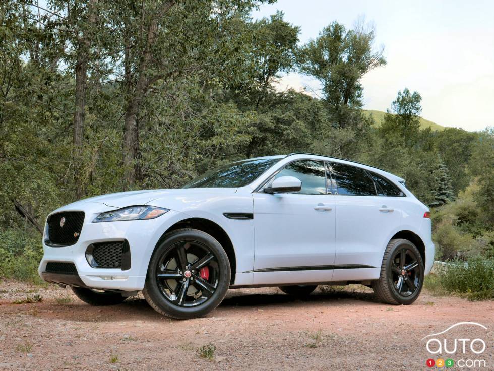 Vue 3/4 avant du Jaguar F-Pace 2017