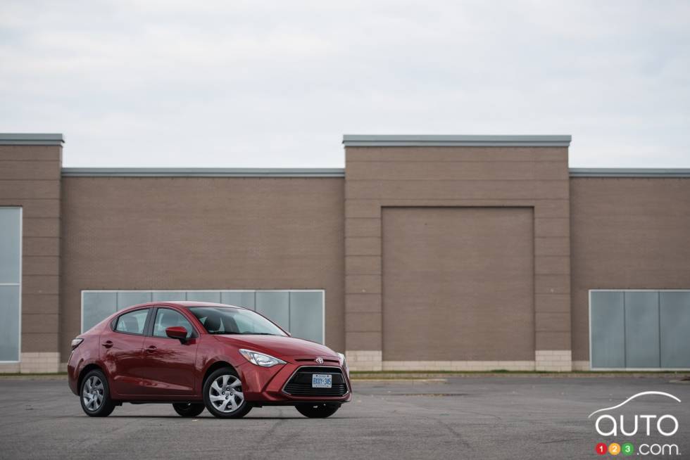 2016 Toyota Yaris front 3/4 view