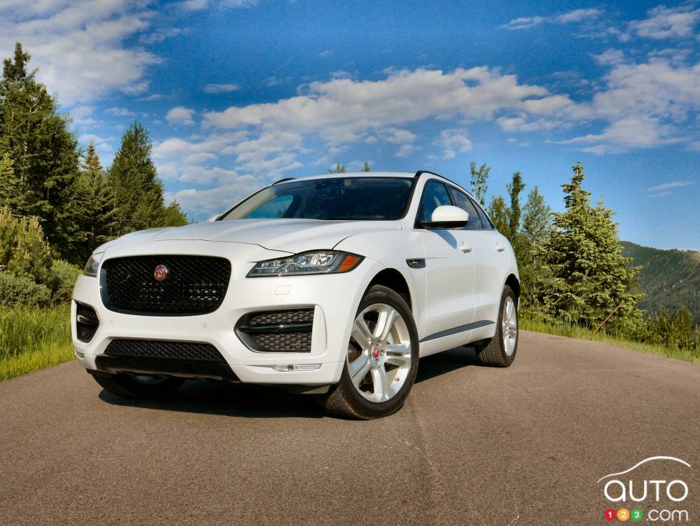 Vue 3/4 avant du Jaguar F-Pace 2017