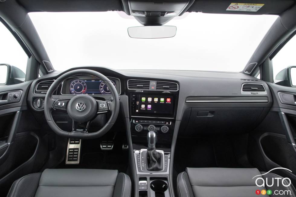 2018 Golf R dashboard