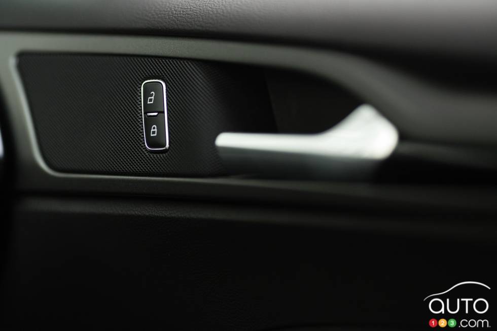 Power door lock controls