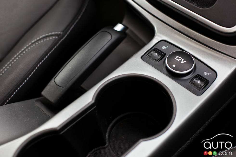 Prise de courant et porte-gobelets