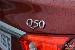 2016 Infiniti Q50 model badge
