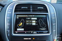 Écran info-divertissement du Lincoln MKX 2016