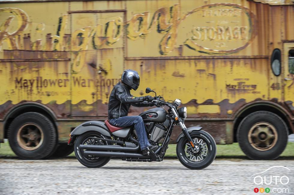 vue de côté en action