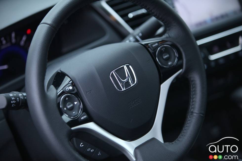 Steering wheel with controls