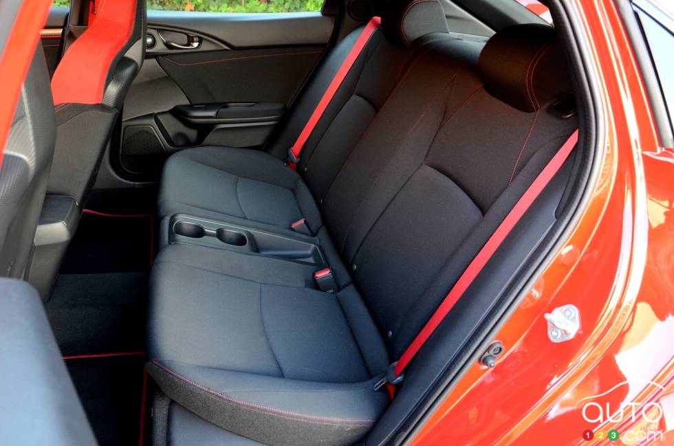 2018 Honda Civic Type R More Red Than Ever Photo 26 Of 39 Auto123 - Honda Civic Back Seat Cover 2018