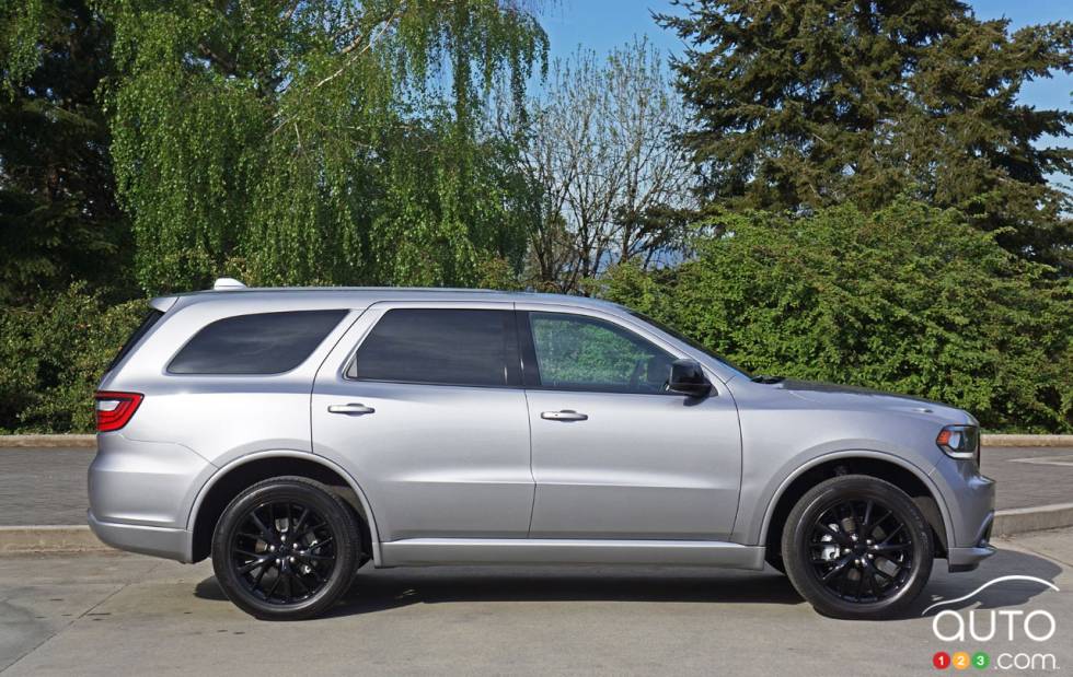 2016 Dodge Durango SXT side view