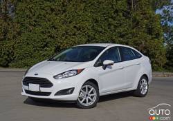 2016 Ford Fiesta front 3/4 view