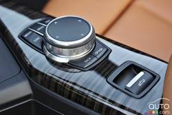 Shifter of the 2018 BMW 2 Series Cabriolet