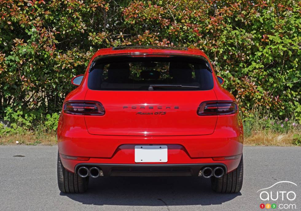 Vue arrière de la Porsche Macan GTS 2017