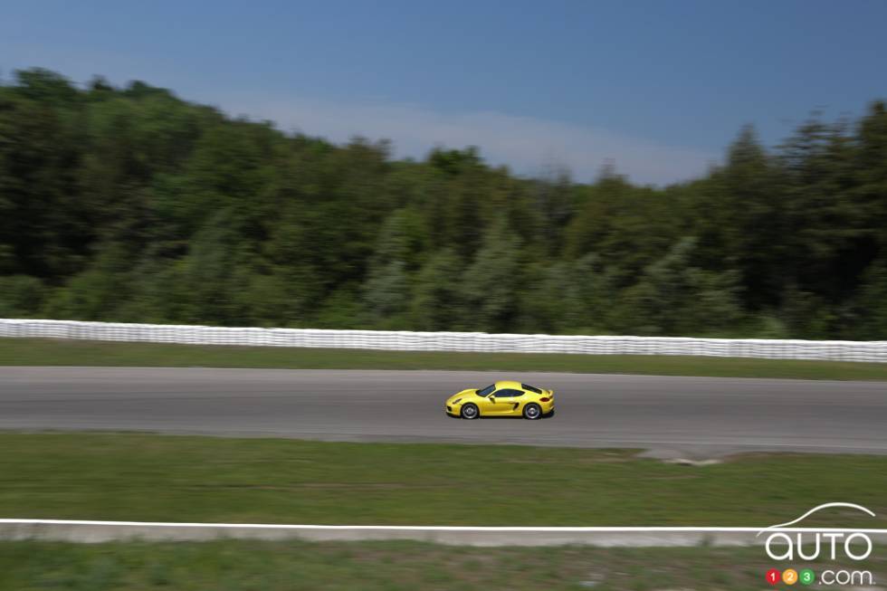 vue de côté en action