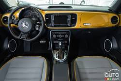 2016 Volkswagen Beetle Dune dashboard