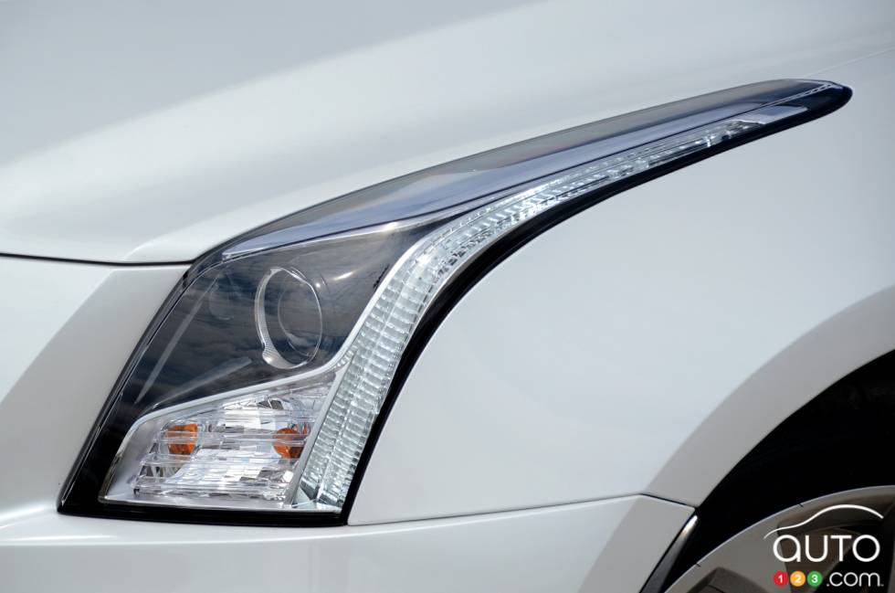 2016 Cadillac ATS-V headlight