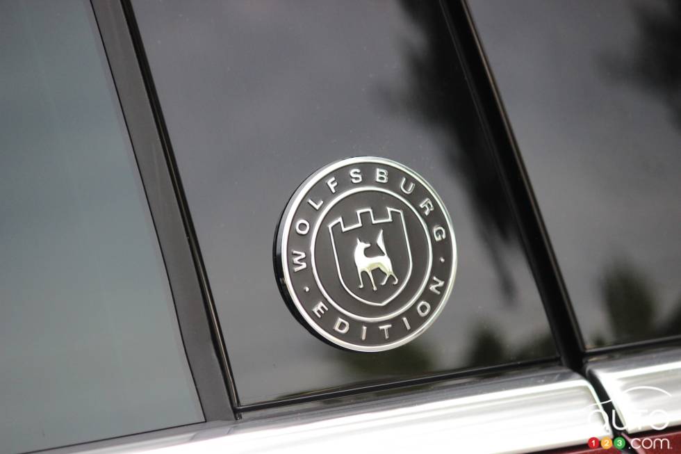 2017 Volkswagen Touareg Wolfsburg trim badge