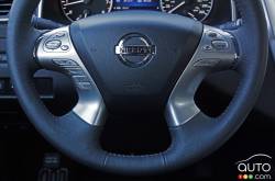 2016 Nissan Murano Platinum steering wheel