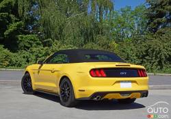 2016 Ford Mustang GT rear 3/4 view