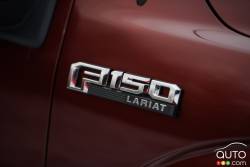 2016 Ford F-150 Lariat FX4 4x4 model badge