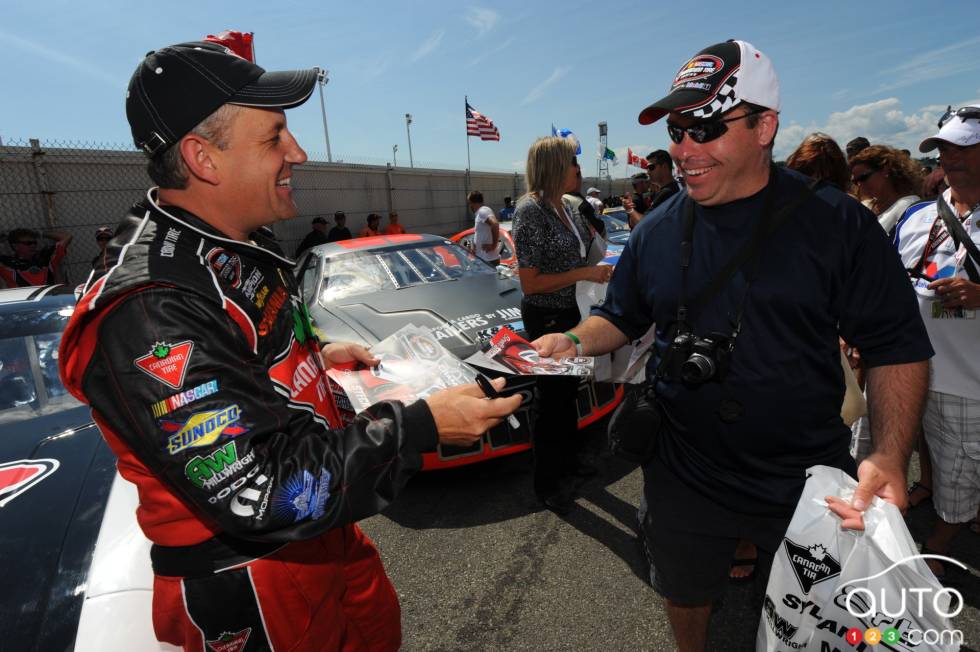 Scott Steckly, Canadian Tire Dodge signing autographs