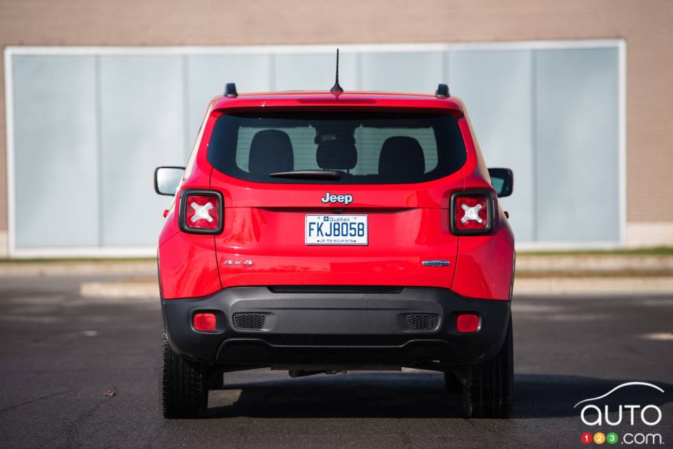 Vue arrière du Jeep Renegade 2016