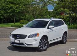 2016 Volvo XC60 T5 AWD front 3/4 view