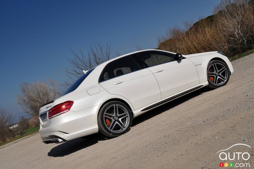 Vue 3/4 arrière droit en angle